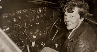 what amelia earhart is famous for